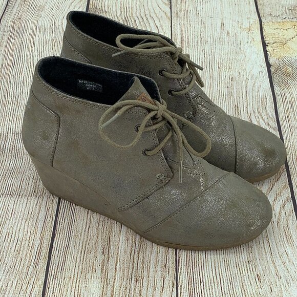 Toms Beige w/ Silver Metallic Overlay Wedges - Picture 1 of 10